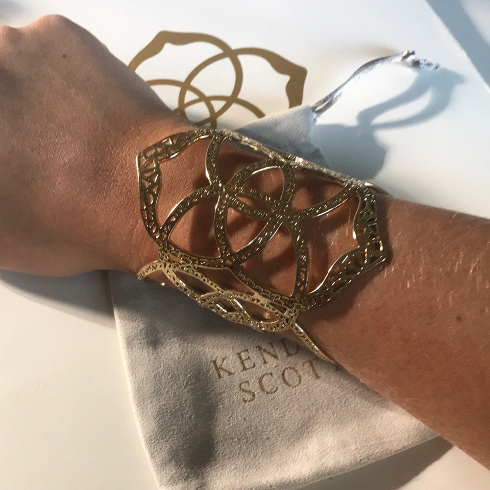 VINTAGE Roni cuff- Like New - Picture 4 of 4